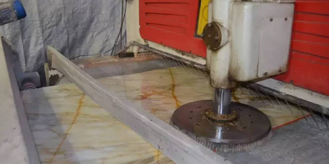 Elazığ’dan çıkarılıyor, tüm dünyaya ihraç ediliyor! Vişne mermeri kendine özgü rengiyle dünya markası haline geldi 3